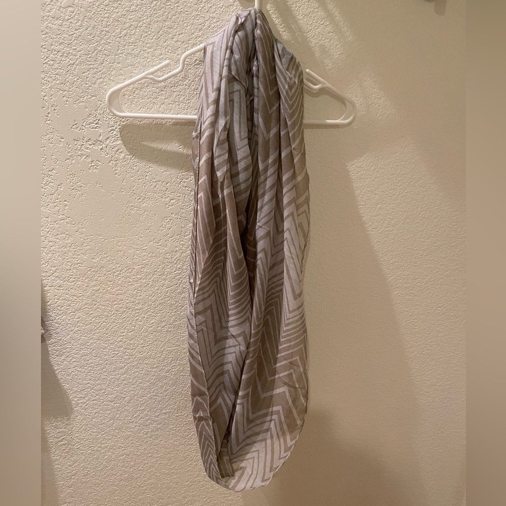 Like New Chevron Patterned Infinity Scarf Beige and White
